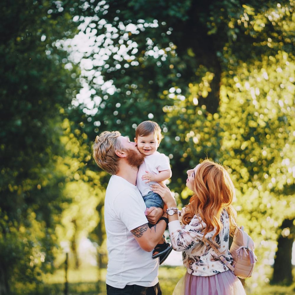 family-in-a-park-PM73JUW.jpg